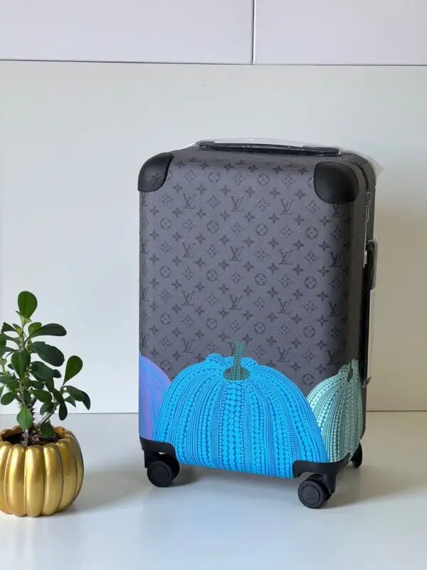Design YK Horizon 55 - Dubai Fashion LUX