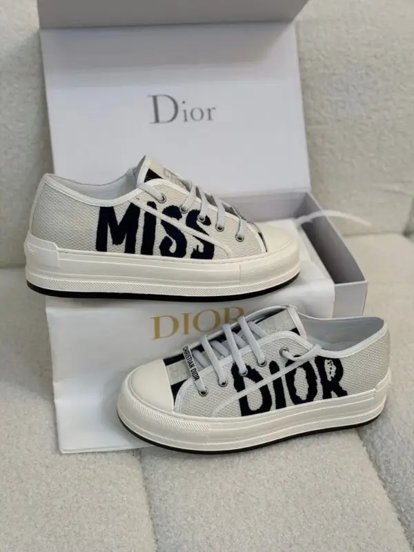 DIOR