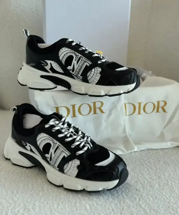 DIOR