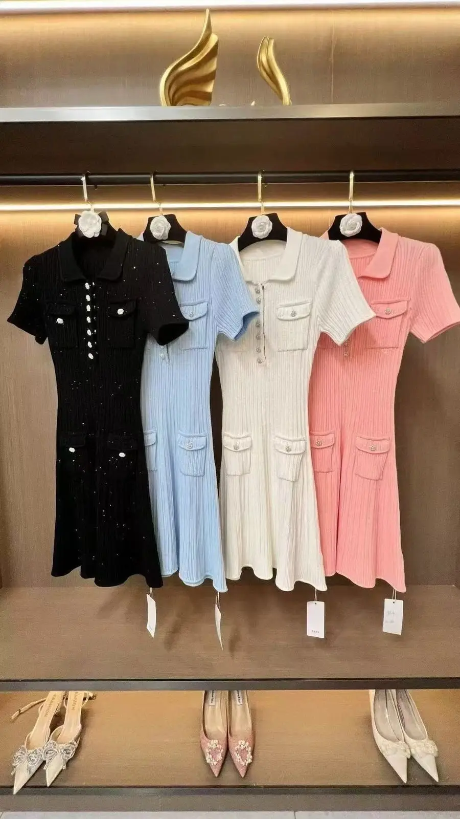 SELF-PORTRAIT SELF-PORTRAIT