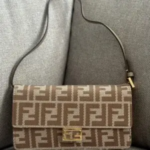 FENDI BAGUETTE SHOULDER BAG