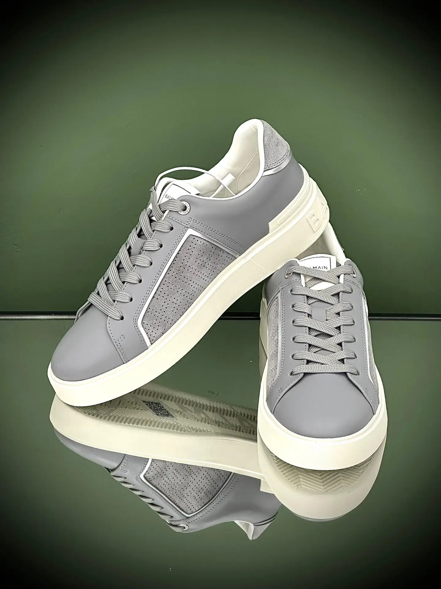 BALMAIN Logo Patch Low-Top Sneakers BALMAIN Logo Patch Low-Top Sneakers