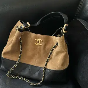 CHANEL Tote Bag