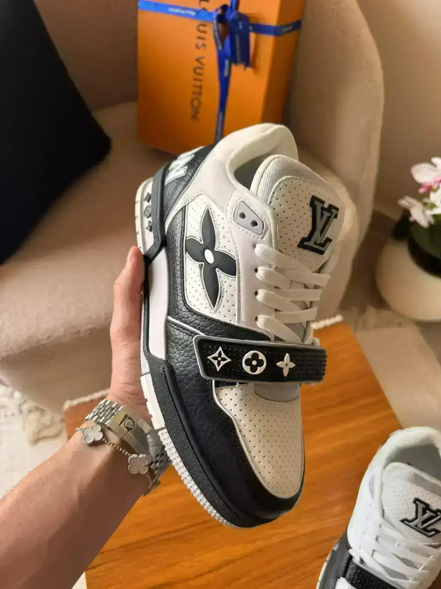 LOUIS VUITTON Trainer Sneaker LOUIS VUITTON Trainer Sneaker