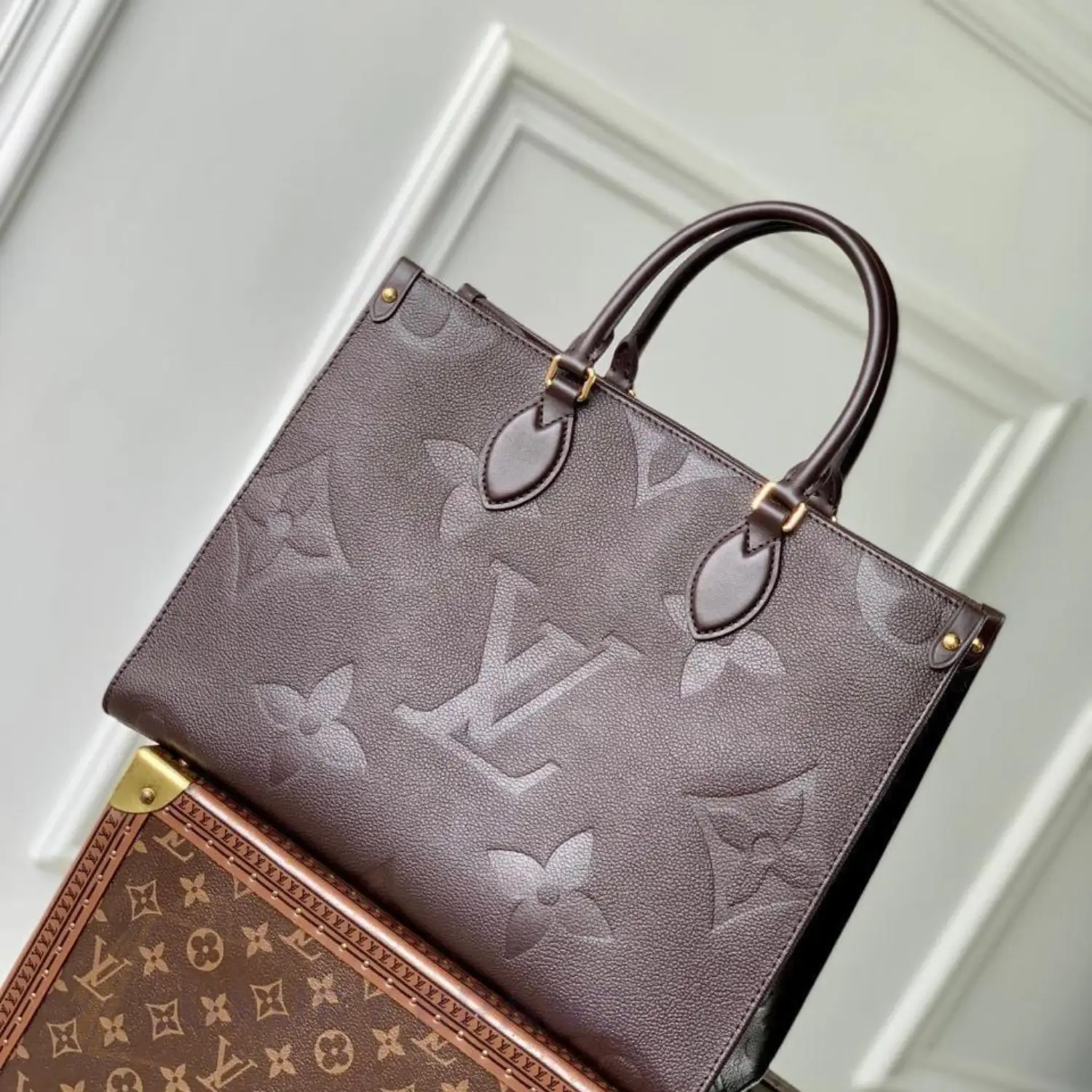 Louis Vuitton OnTheGo MM Tote Bag Louis Vuitton OnTheGo MM Tote Bag