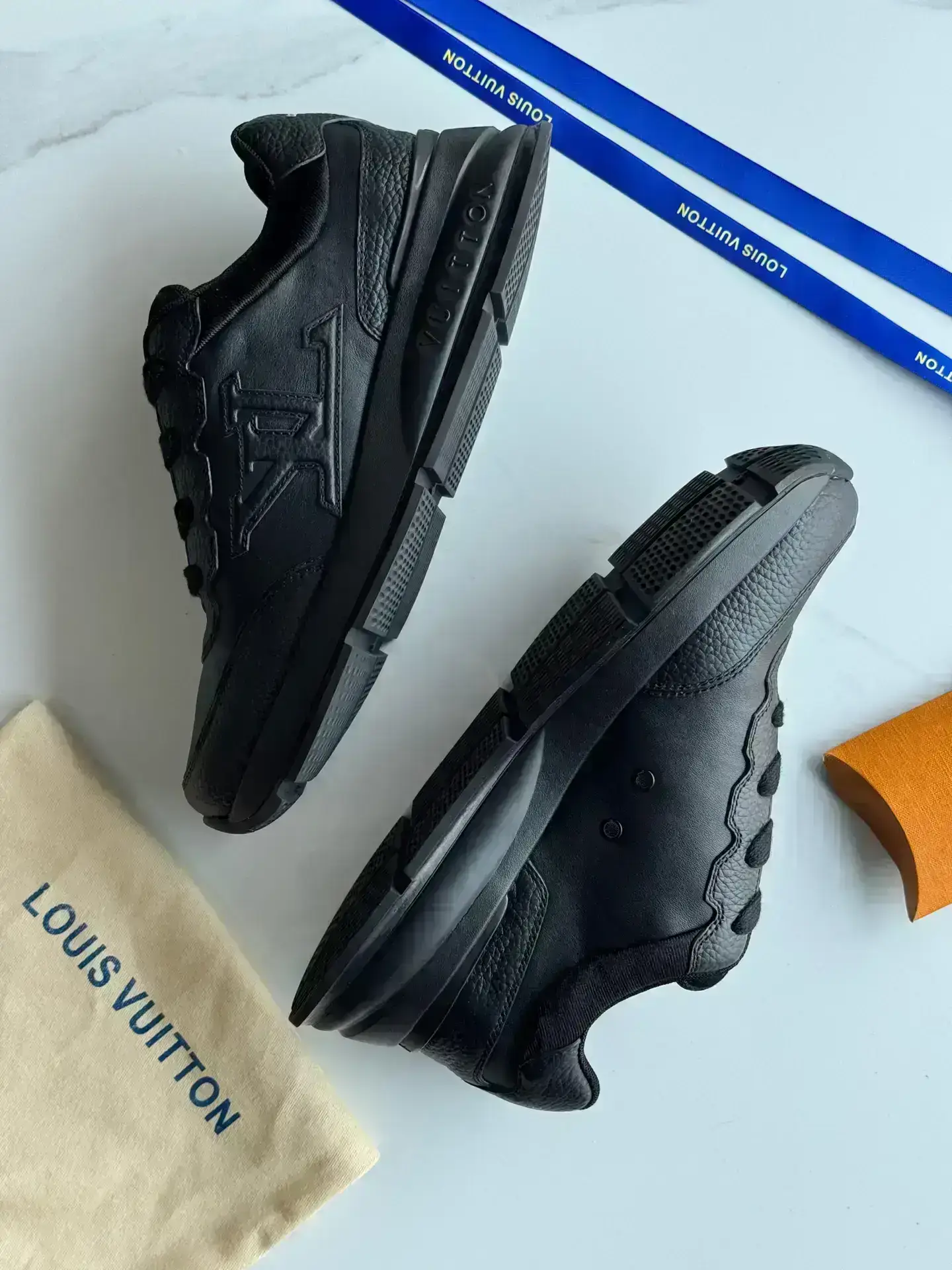 LOUIS VUITTON x Reebok Walk Super LOUIS VUITTON x Reebok Walk Super