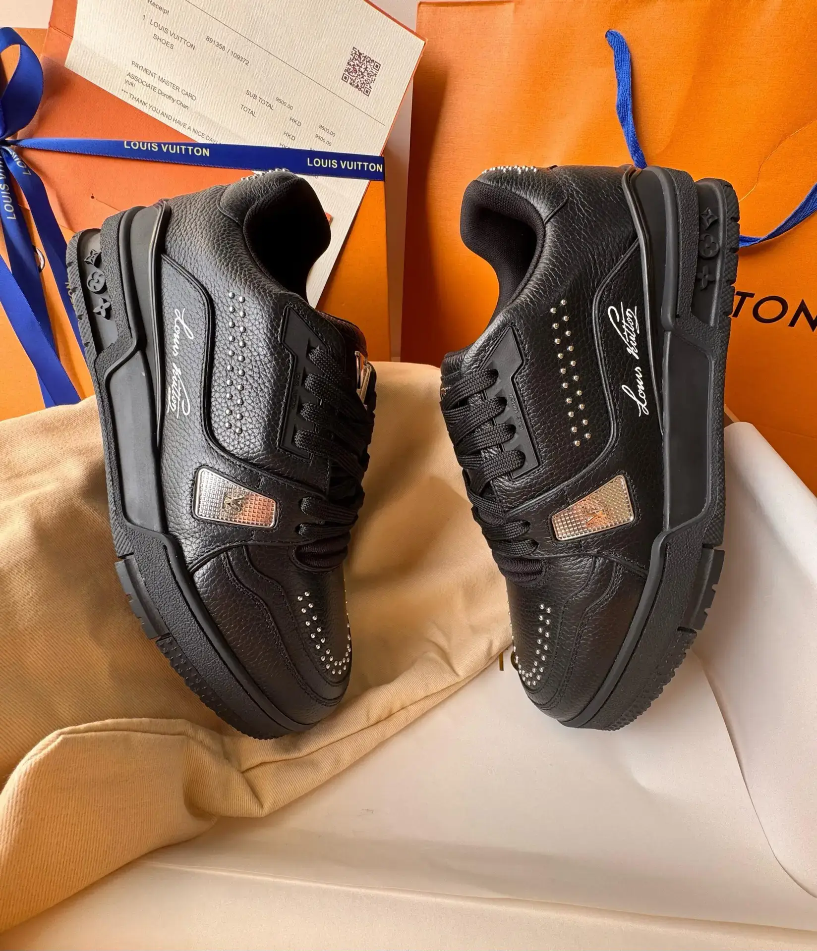 LOUIS VUITTON Trainer Black Calf Leather Shoes LOUIS VUITTON Trainer Black Calf Leather Shoes