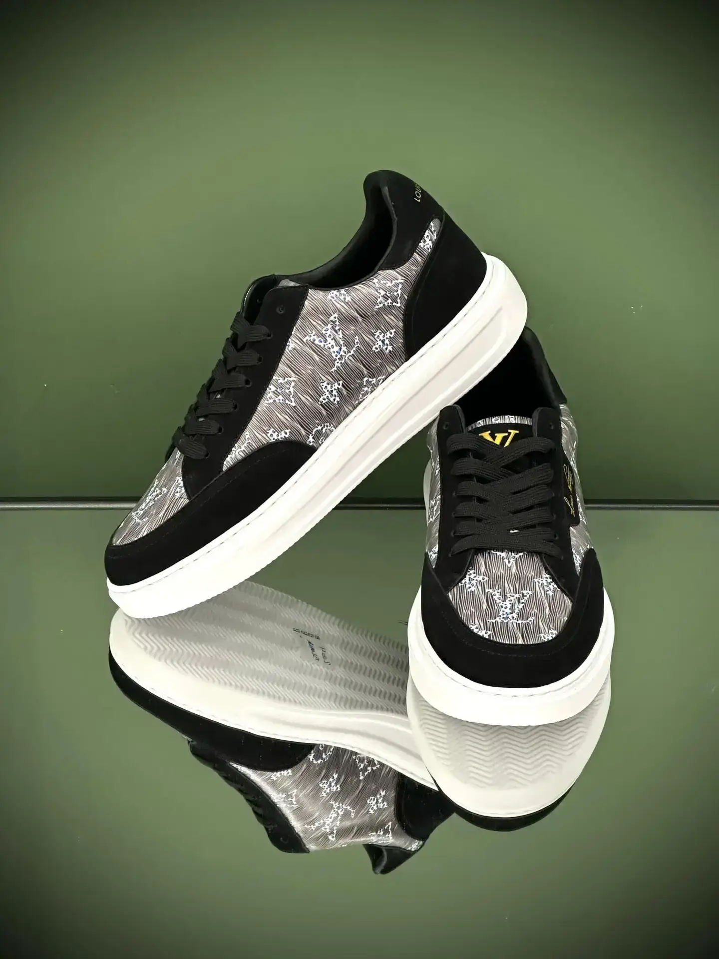LOUIS VUITTON Beverly Sneakers LOUIS VUITTON Beverly Sneakers
