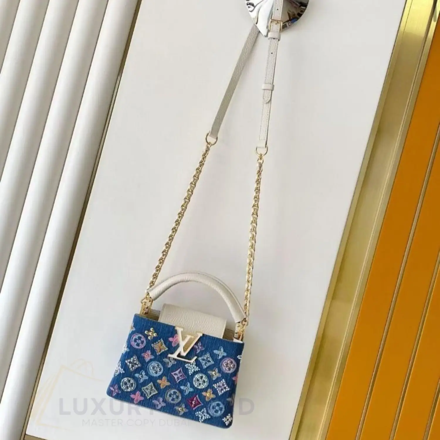 LOUIS VUITTON Capucines Mini Bag LOUIS VUITTON Capucines Mini Bag