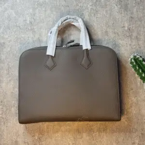 LOUIS VUITTON Victoria Light Briefcase Bag