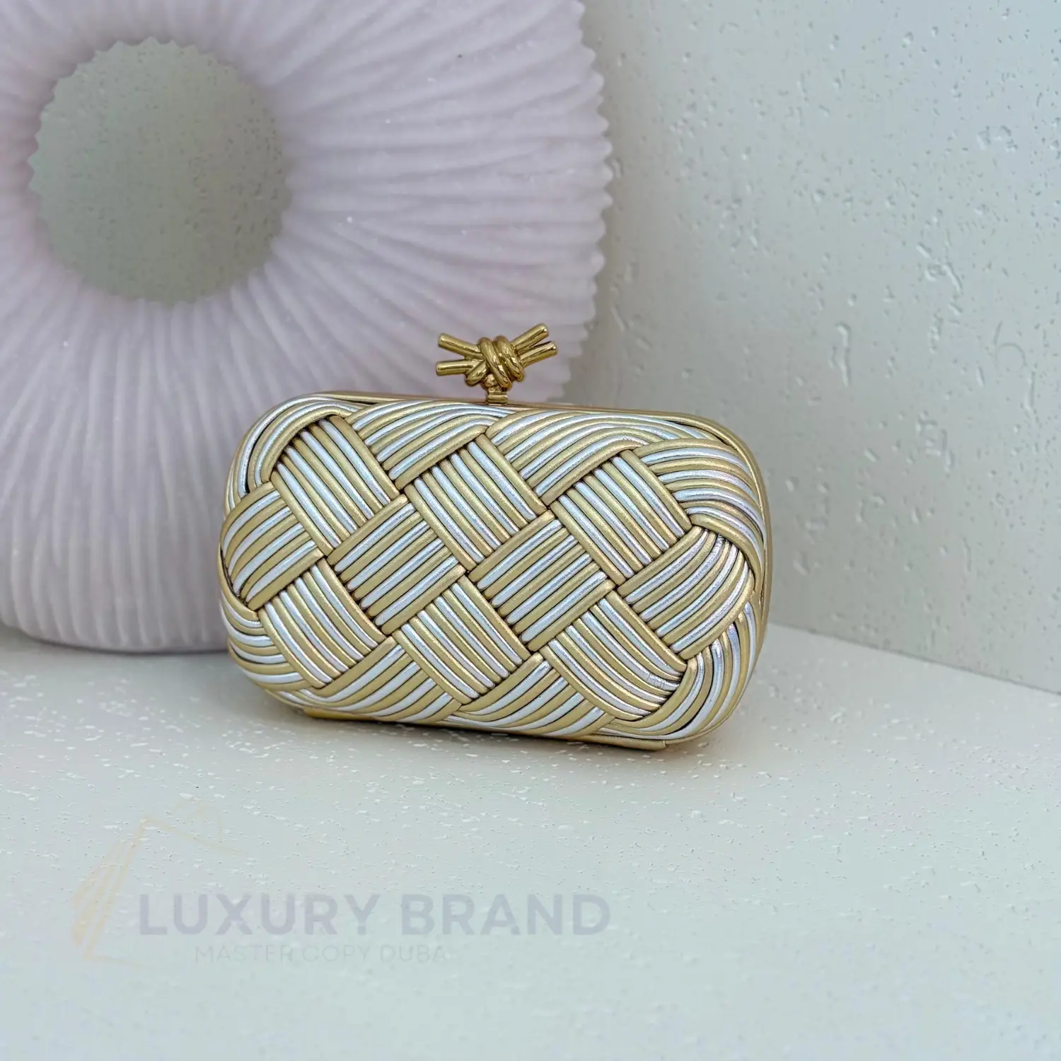 BOTTEGA VENETA Iconic Knot Clutch BOTTEGA VENETA Iconic Knot Clutch