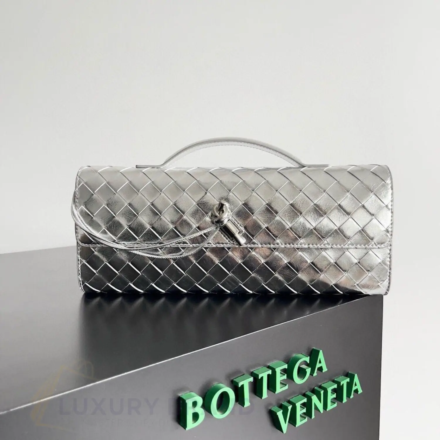 BOTTEGA VENETA Andiamo Clutch BOTTEGA VENETA Andiamo Clutch