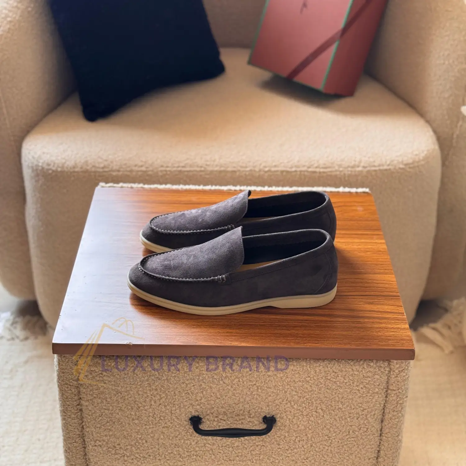 LORO PIANA SUMMER WALK