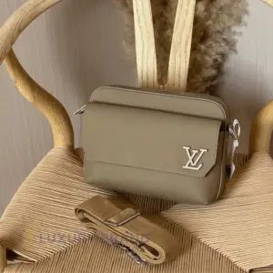 LOUIS VUITTON Messenger Shoulder Bag