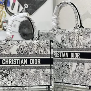 Design large BOOK TOTE for women - Dubai Fashion LUX