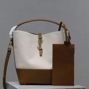 Design LE 37 MADE OF CANVAS AND LEATHER - Dubai Fashion LUX