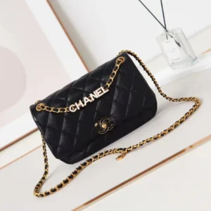 Design SMALL FLAP BAG - Dubai Fashion LUX