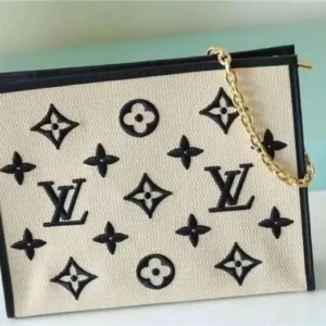 Design Toiletry Pouch On Chain - Dubai Fashion LUX