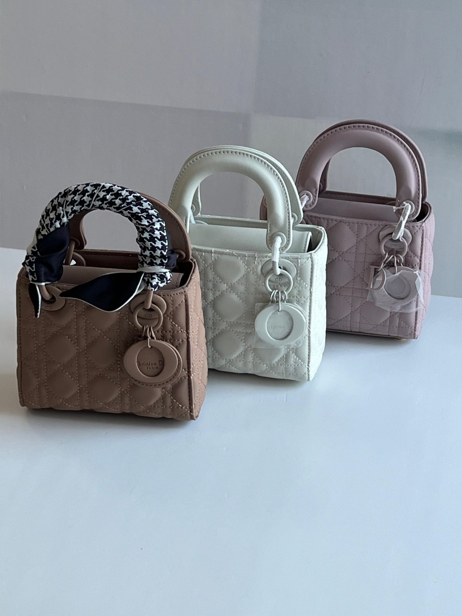 DIOR