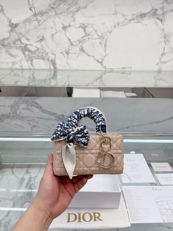 DIOR