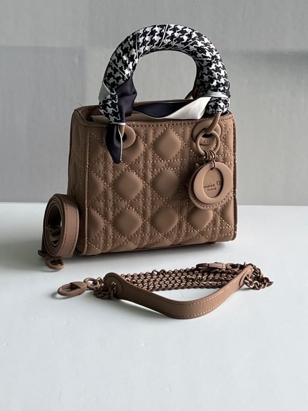 DIOR
