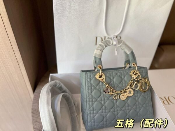 DIOR