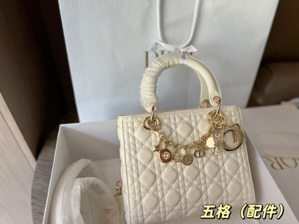DIOR
