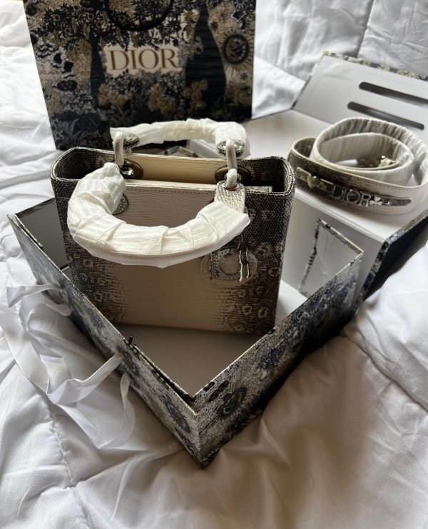 DIOR