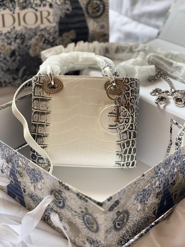 DIOR