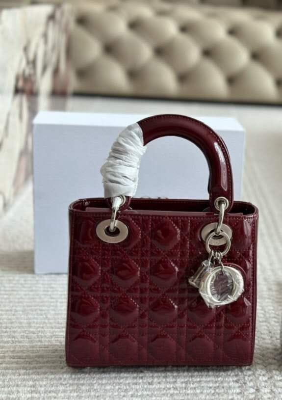 DIOR