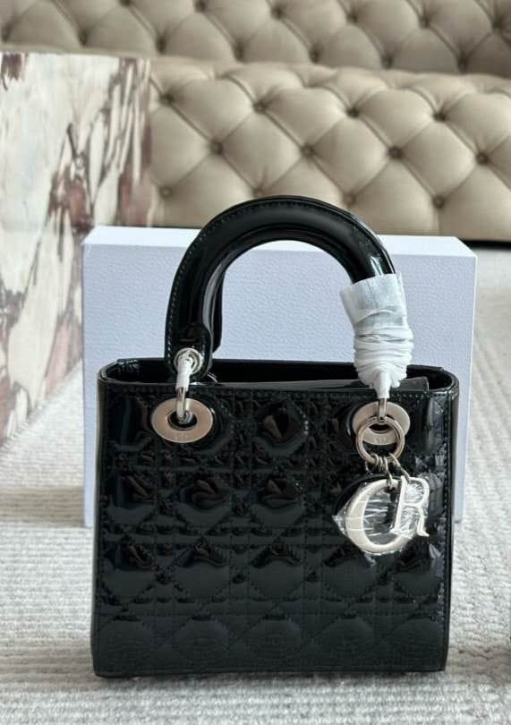 DIOR