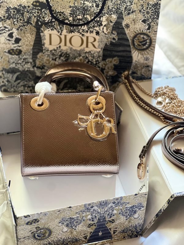 DIOR