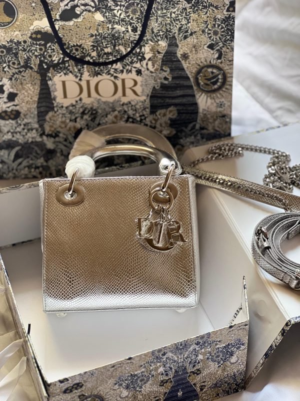 DIOR