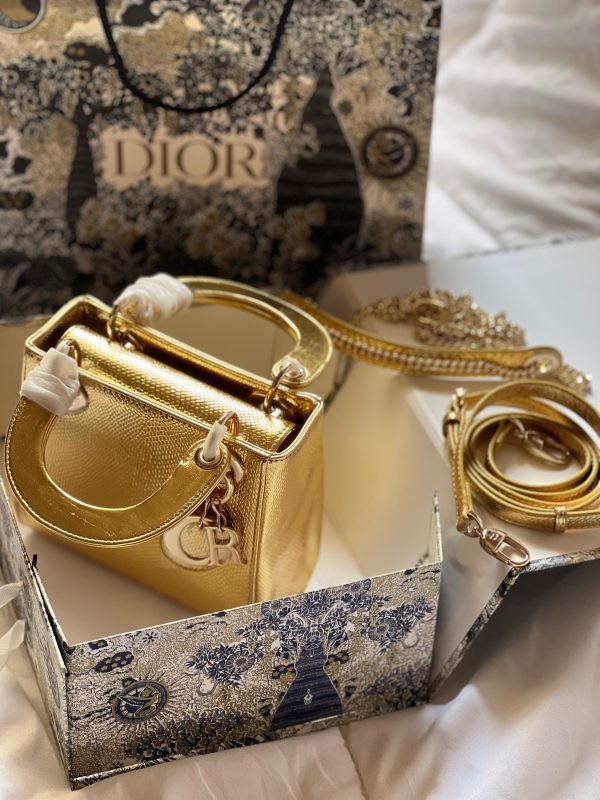 DIOR