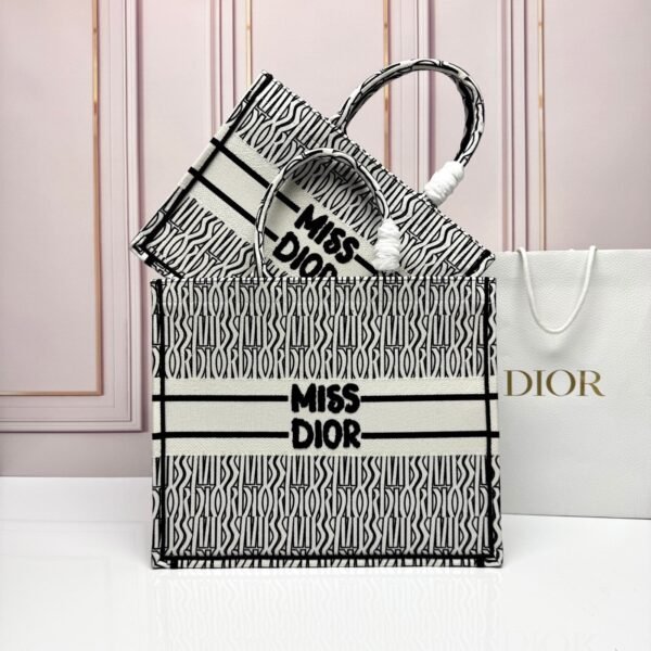 DIOR