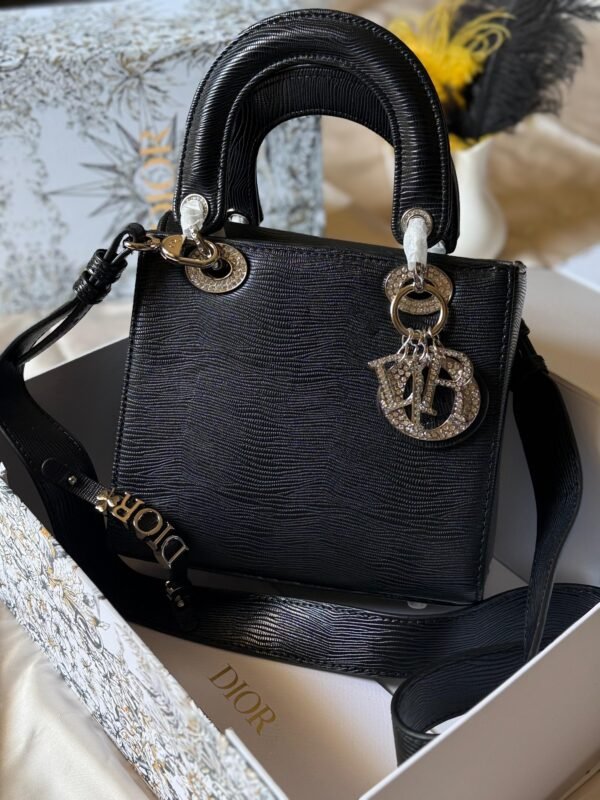 DIOR