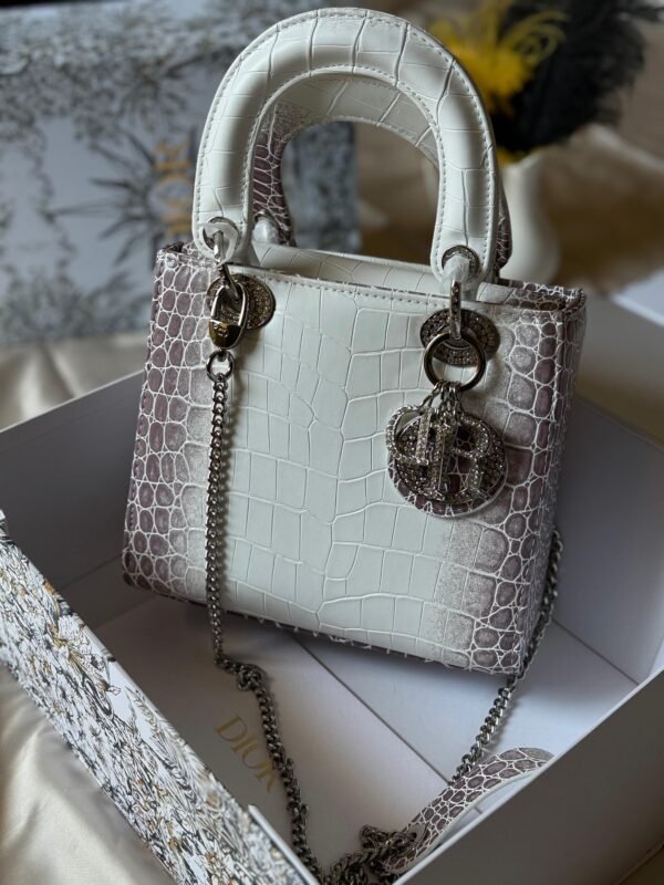DIOR