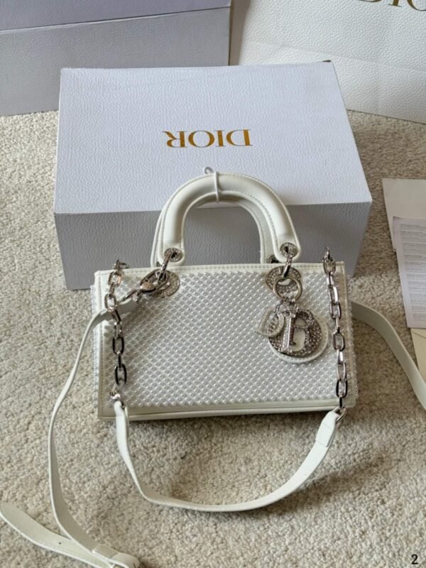 DIOR