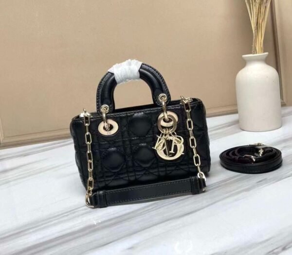 DIOR