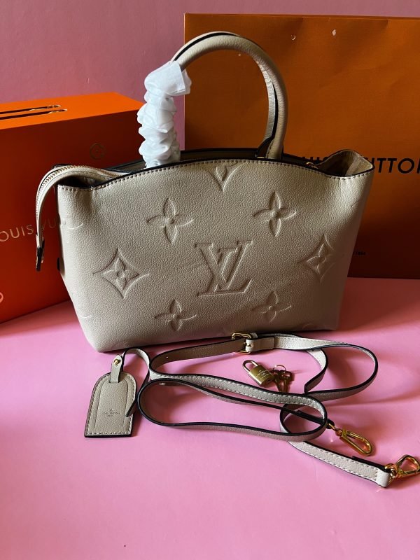 LOUI VUITTON