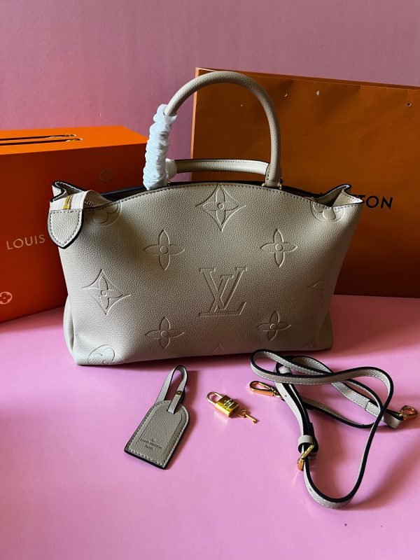 LOUI VUITTON