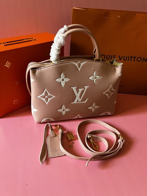 LOUI VUITTON