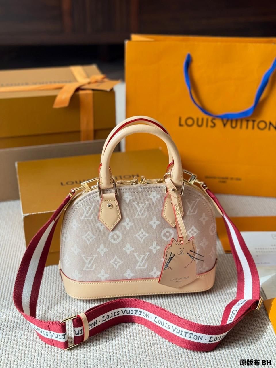 LOUIS VUITTON