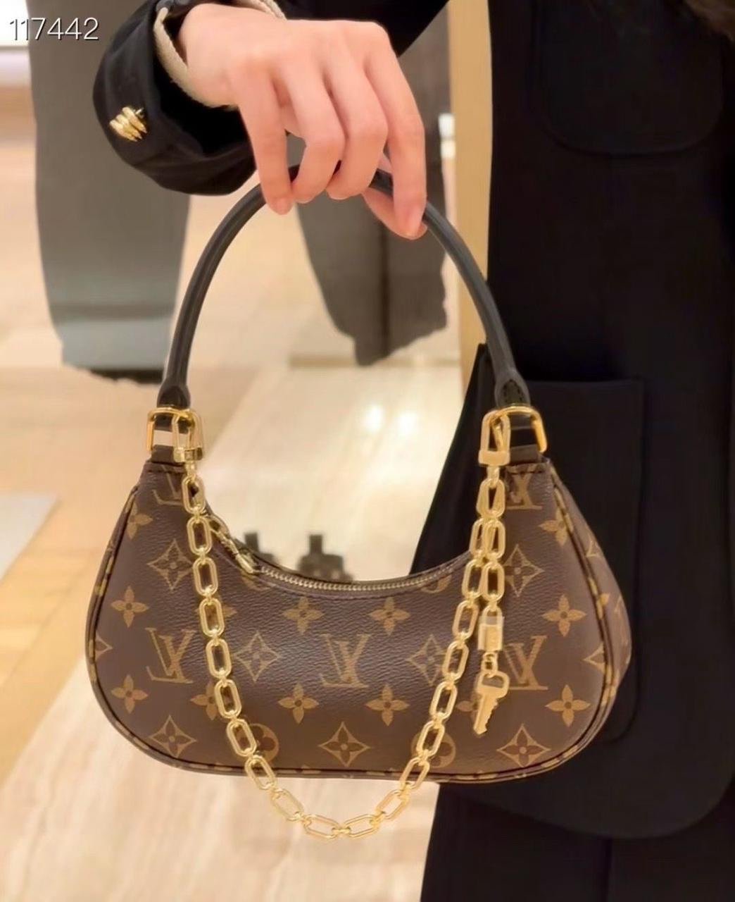 LOUIS VUITTON