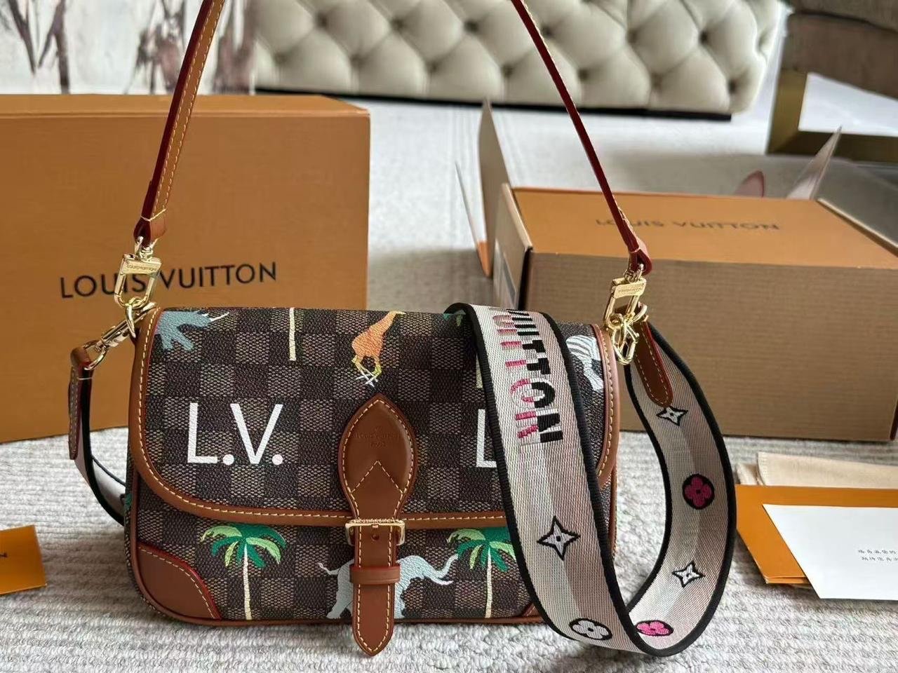 LOUIS VUITTON