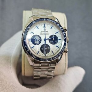 Omega Speedmaster Silver Snoopy Award 2023 - copywatchesdubai.com