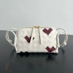 Bottega Veneta Intrecciato Concert Pouch | Super Master Quality Clutch - Luxury Master Copy Dubai