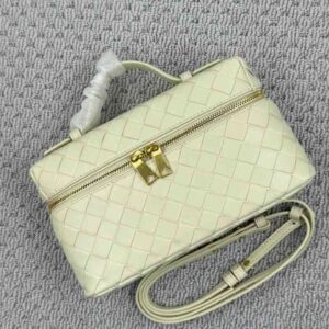 Buy Bottega Veneta Bang Bang Intrecciato Leather Vanity Case | Bags Dubai - Luxury Master Copy Dubai