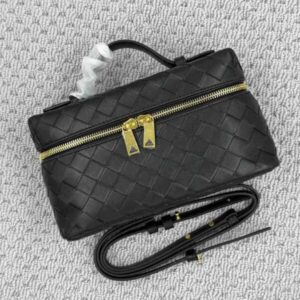 Buy Bottega Veneta Bang Bang Intrecciato Leather Vanity Case | Bags Dubai - Luxury Master Copy Dubai
