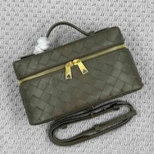 Buy Bottega Veneta Bang Bang Intrecciato Leather Vanity Case | Bags Dubai - Luxury Master Copy Dubai